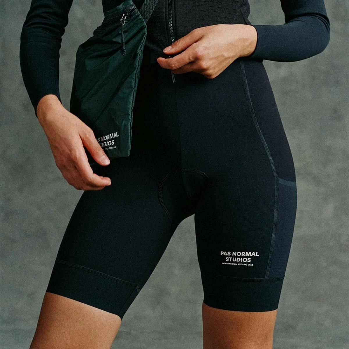 Pas Normal Studios Women Escapism Bib Cykelbyxor Dam Black 2 Pas Normal Studios Women Escapism Bib Cykelbyxor Dam Black - Bild 2